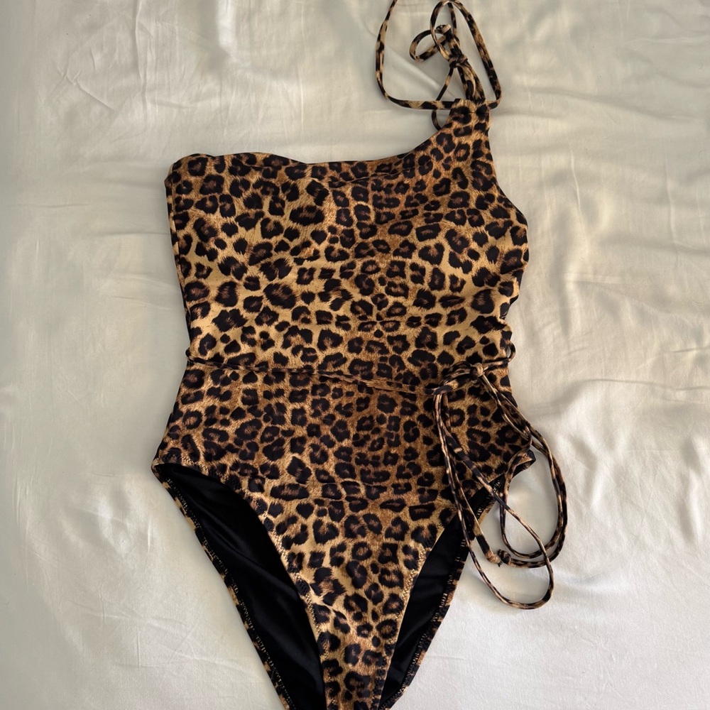 Good American leopard one shoulder one piece Swimsuit small 2